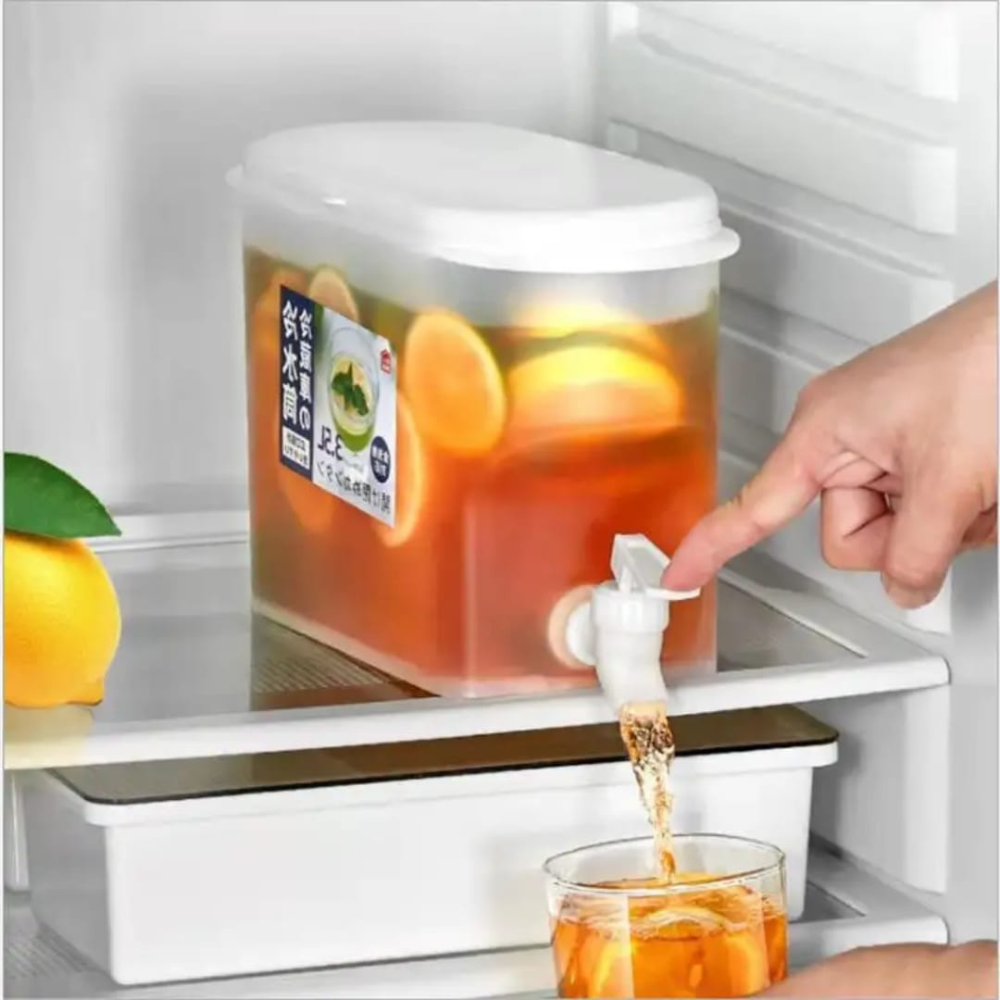slim-juice-container-for-fridge-storage 3.5L slim refrigerator water dispenser with a white tap and lid, filled with lemonade and fruit